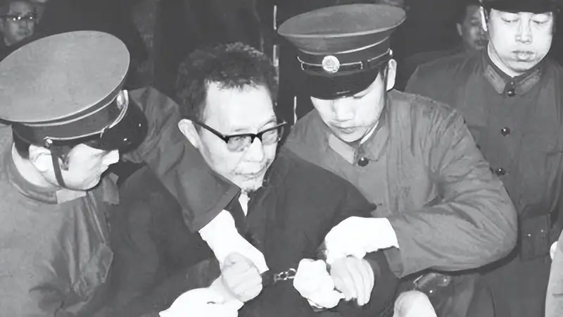1976年10月6日夜 怀仁堂见证历史转折 静穆中扭转枪战危机的破局时刻