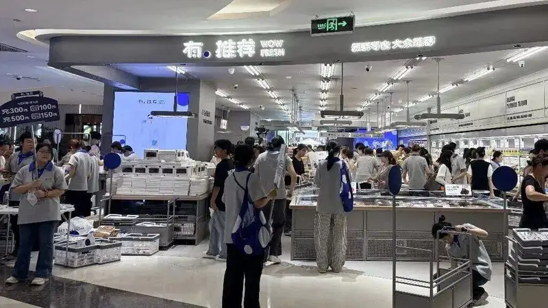 鸣鸣很忙、711、来伊份都要做的“新鲜零食”，到底有什么“魔力”？