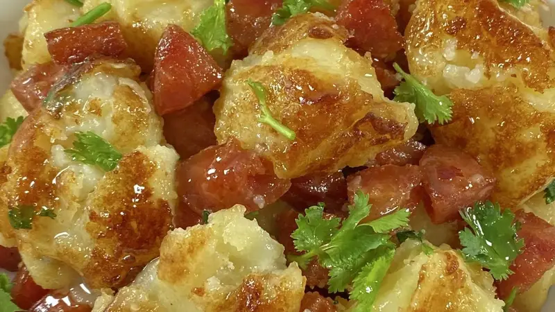 土豆炒火腿肠：一口焦香，唤醒最治愈的家常味