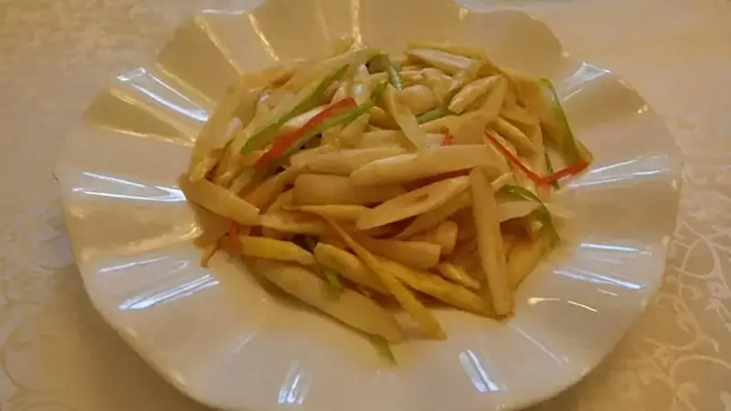 没放一块肉，出锅却比肉还香，脆嫩鲜甜，好吃到多吃两碗饭