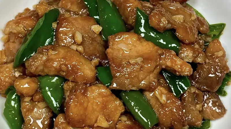 辣椒炒肉：一盘下饭神菜的烟火哲学