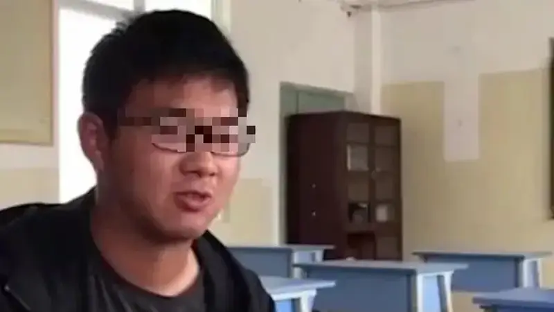 高考成绩显示“0分”，考生直接瘫坐在地，直到看见底部小字……