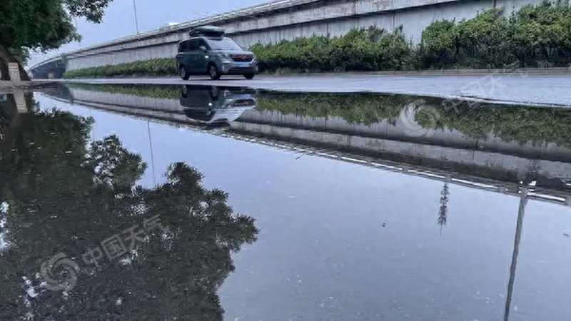 未来三天北京雷阵雨频繁,今天局地伴有七级以上短时大风或冰雹