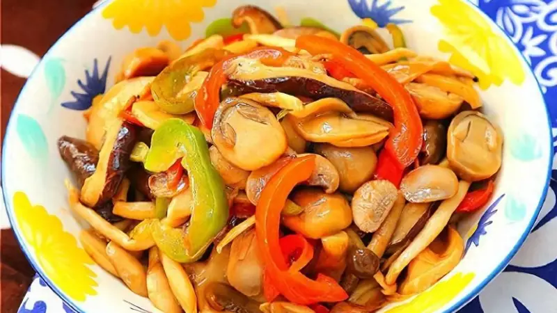 精选菜肴14款分享:蚝油菌菇、香肠土豆片、西汁焗猪肝、香辣鸡煲