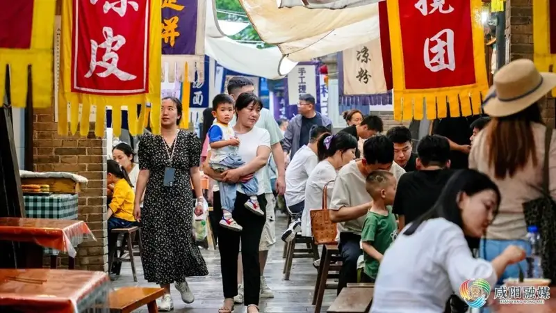 盛夏袁家村：青瓦流清泉，非遗伴烟火，古今两相宜