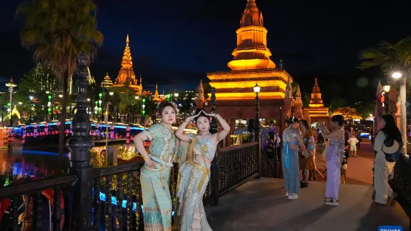 云南西双版纳：星光夜市引客来