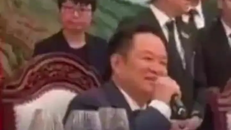 现场视频!泰国总理访华唱《甜蜜蜜》自称华人后代:中泰一家亲