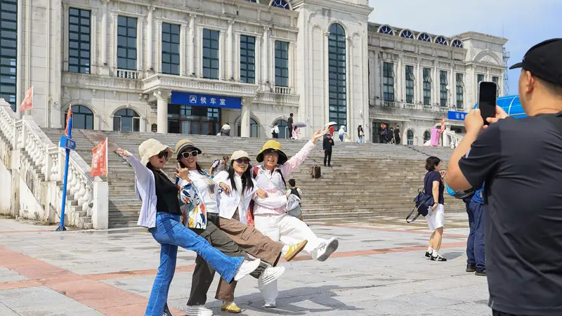 漠河避暑热浪来袭，神州北极成热门旅游目的地