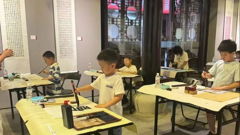 沪上古城里的笔墨雅集 百余青少年书法作品尽显古法传承