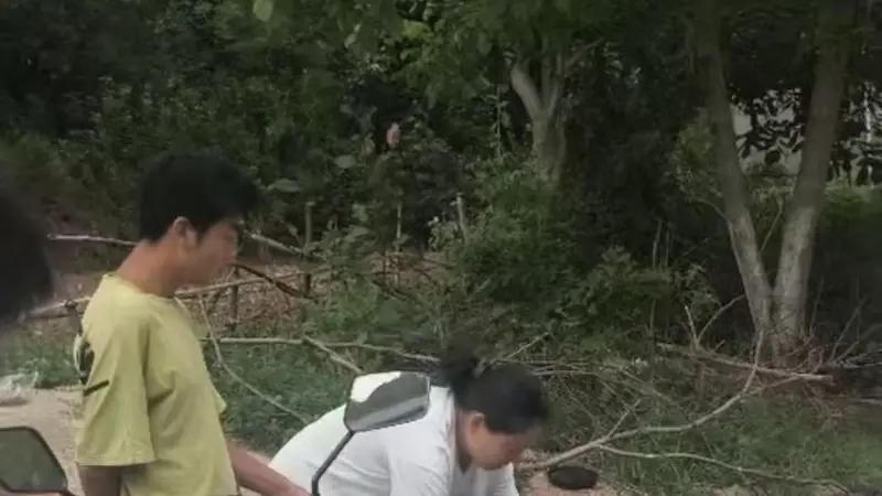 甘肃西和灯塔村遇旱情 古城边古村花椒主产区村民饮水难 当地正排查解决水源问题