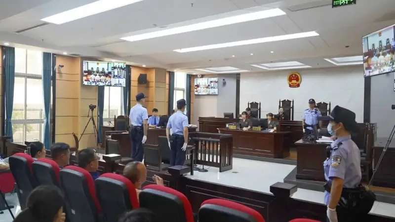 泸州一男子谎称自己是“退役军官”，能帮孩子上军校，骗取家长21万元，法院判了