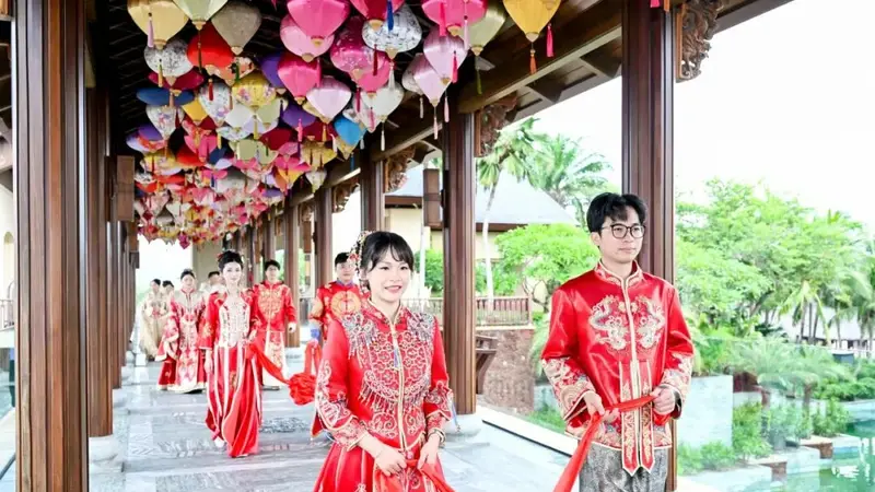 “中式浪漫”在三亚海棠区七夕集体婚礼上演