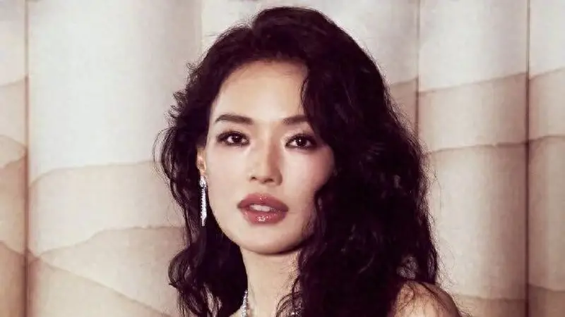 舒淇穿粉色上卡地亚高珠，全场珠宝都输给了一条裙子