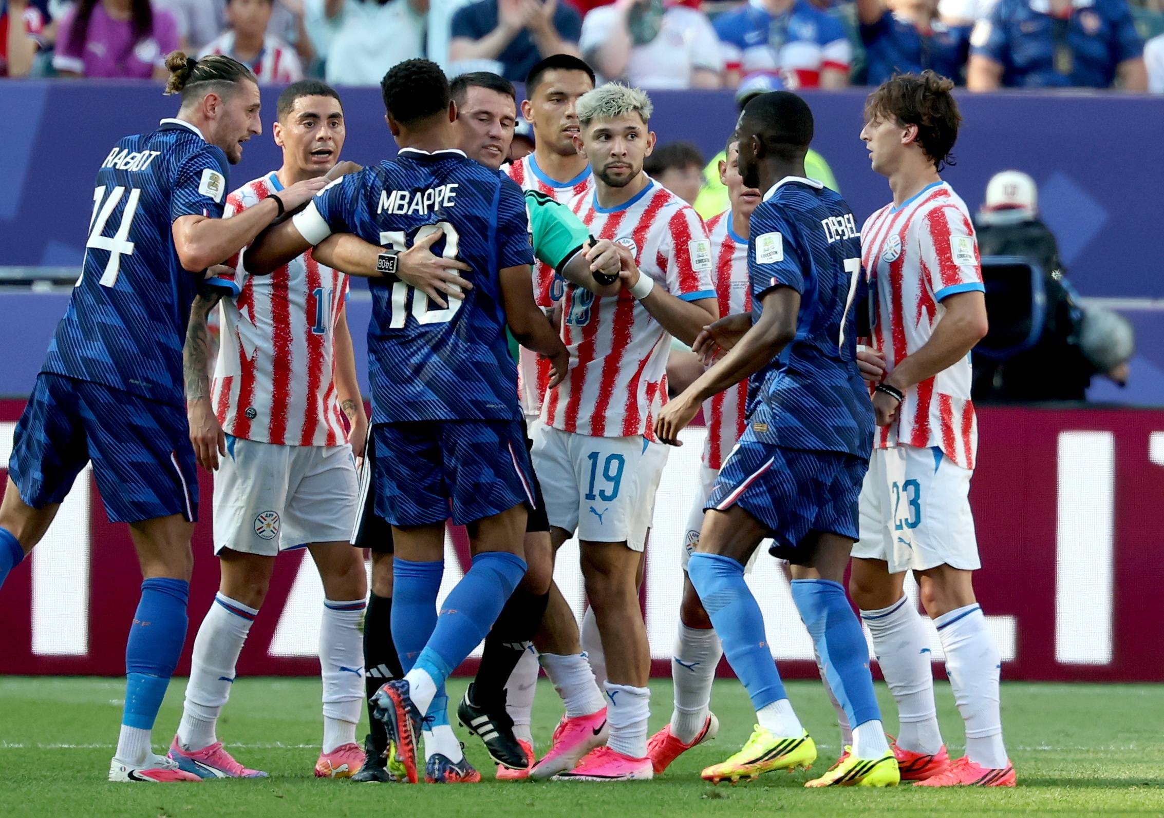 世界杯-5射0正巴尔科拉染黄 法国队半场暂0-0巴拉圭