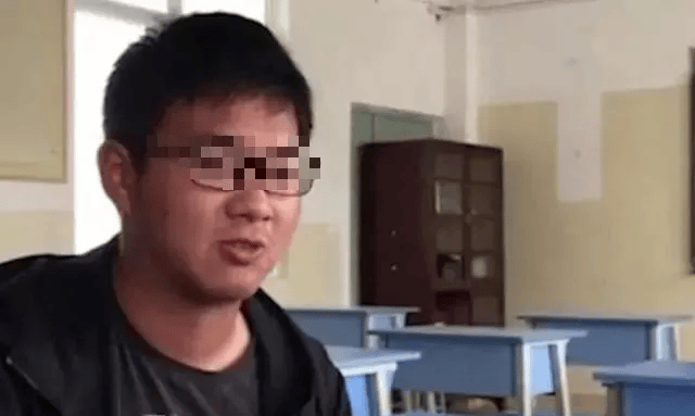 高考成绩显示“0分”，考生直接瘫坐在地，直到看见底部小字……