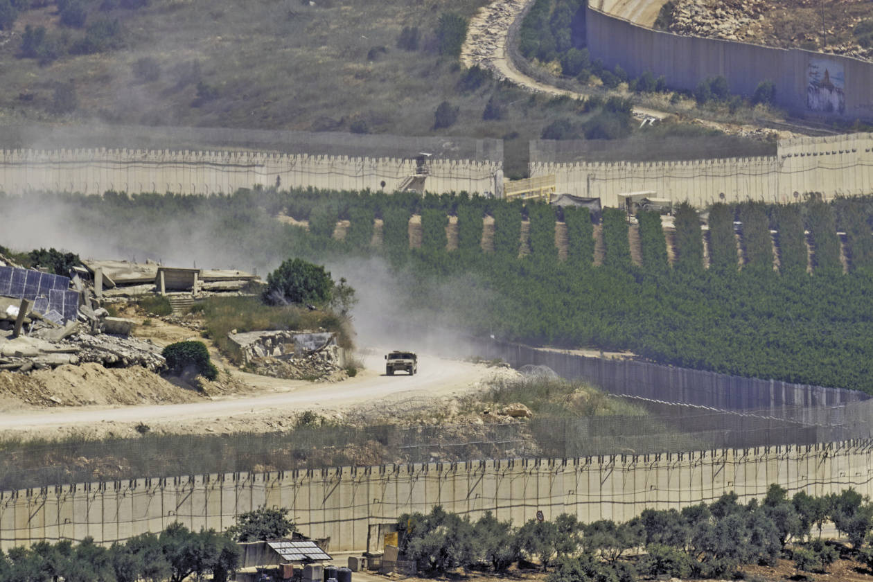 美军空袭伊朗目标，伊朗回击美军基地，美伊互相指责违反停火协议